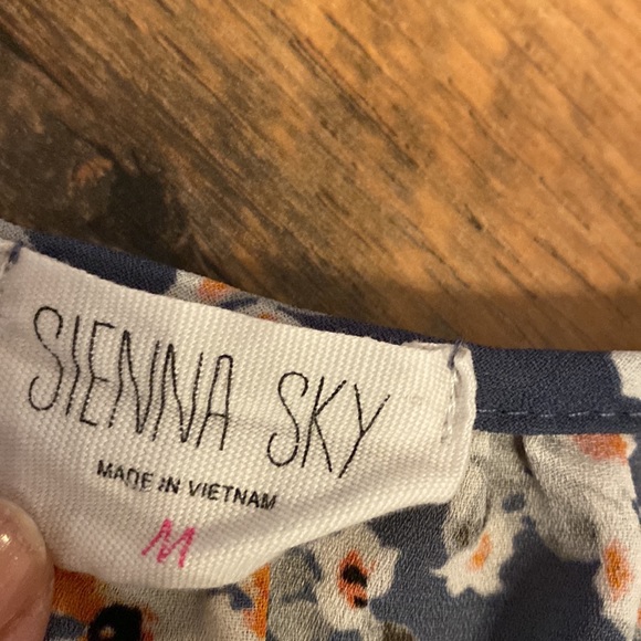 Sienna Sky floral tie waist deep Vneck blouse size medium - Picture 3 of 3